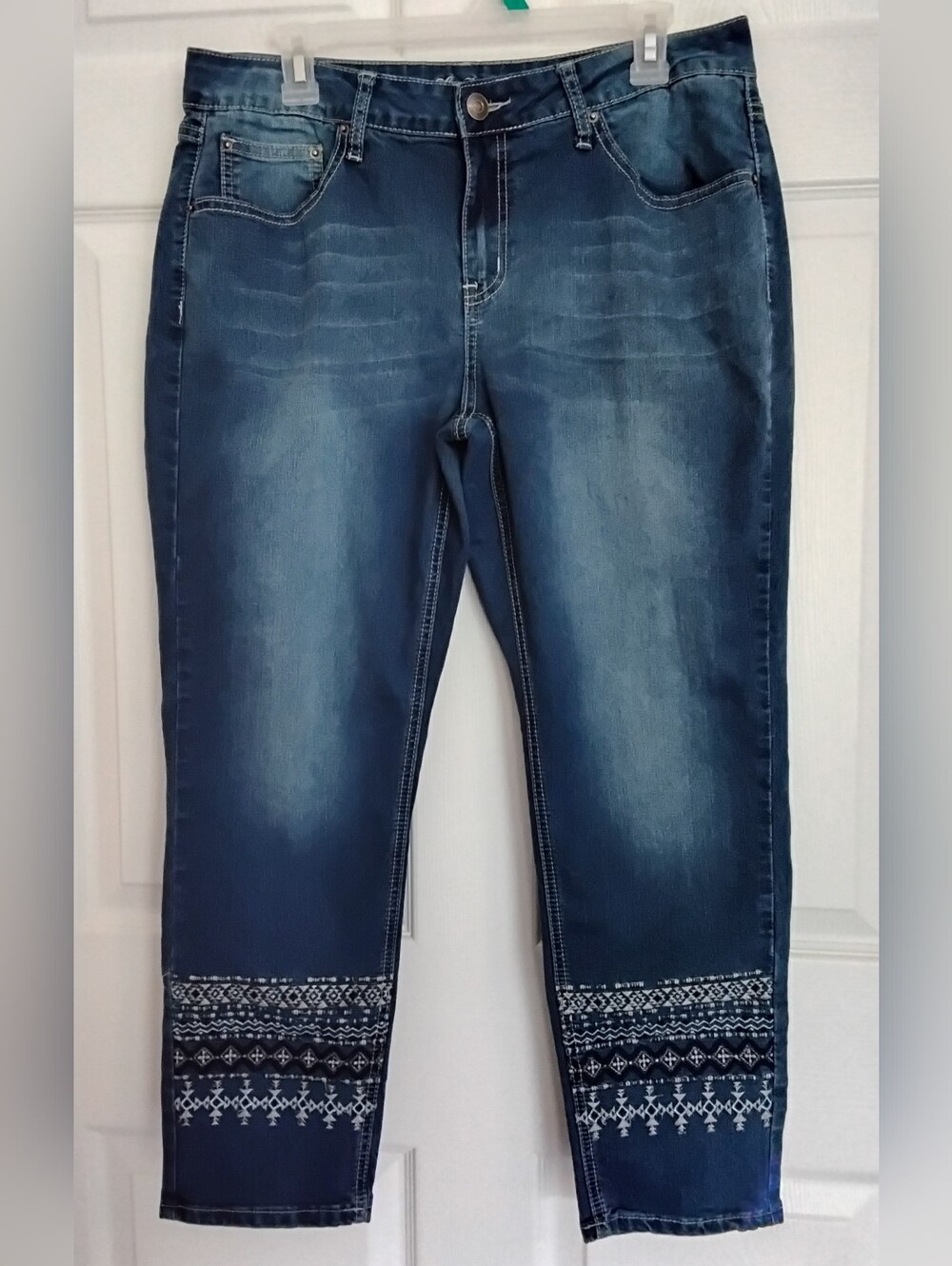 Love Indigo Dark Blue Cropped Jeans with Embroidered Ankles